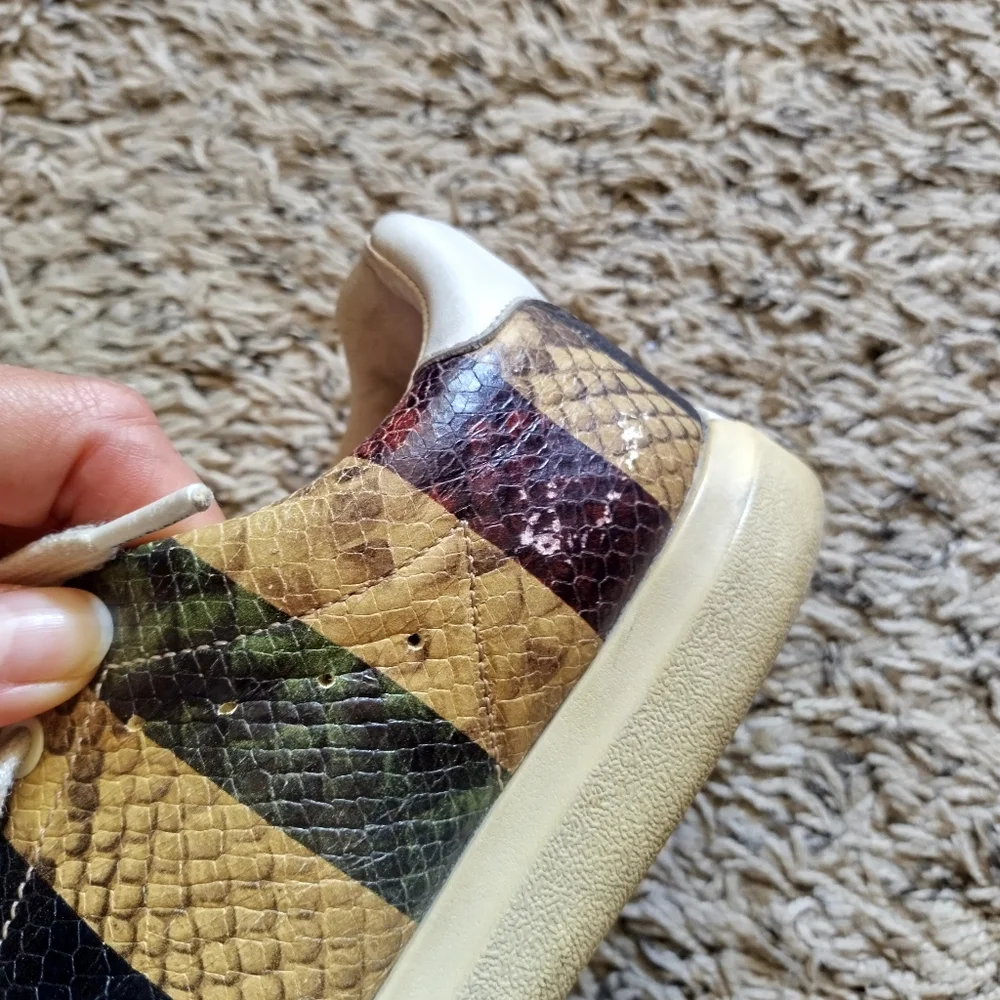 AS IS Tory Burch Howell Court Sneakers Stripped Snake Print Sz 8,5